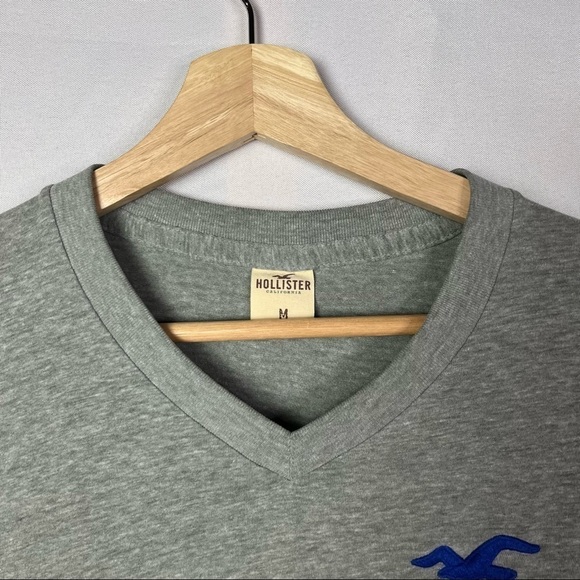 Hollister Gray V-Neck Y2K Blue Logo T-Shirt M - Picture 3 of 3